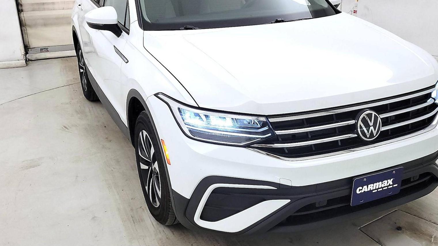 VOLKSWAGEN TIGUAN 4MOTION 2022 3VV0B7AX2NM120189 image